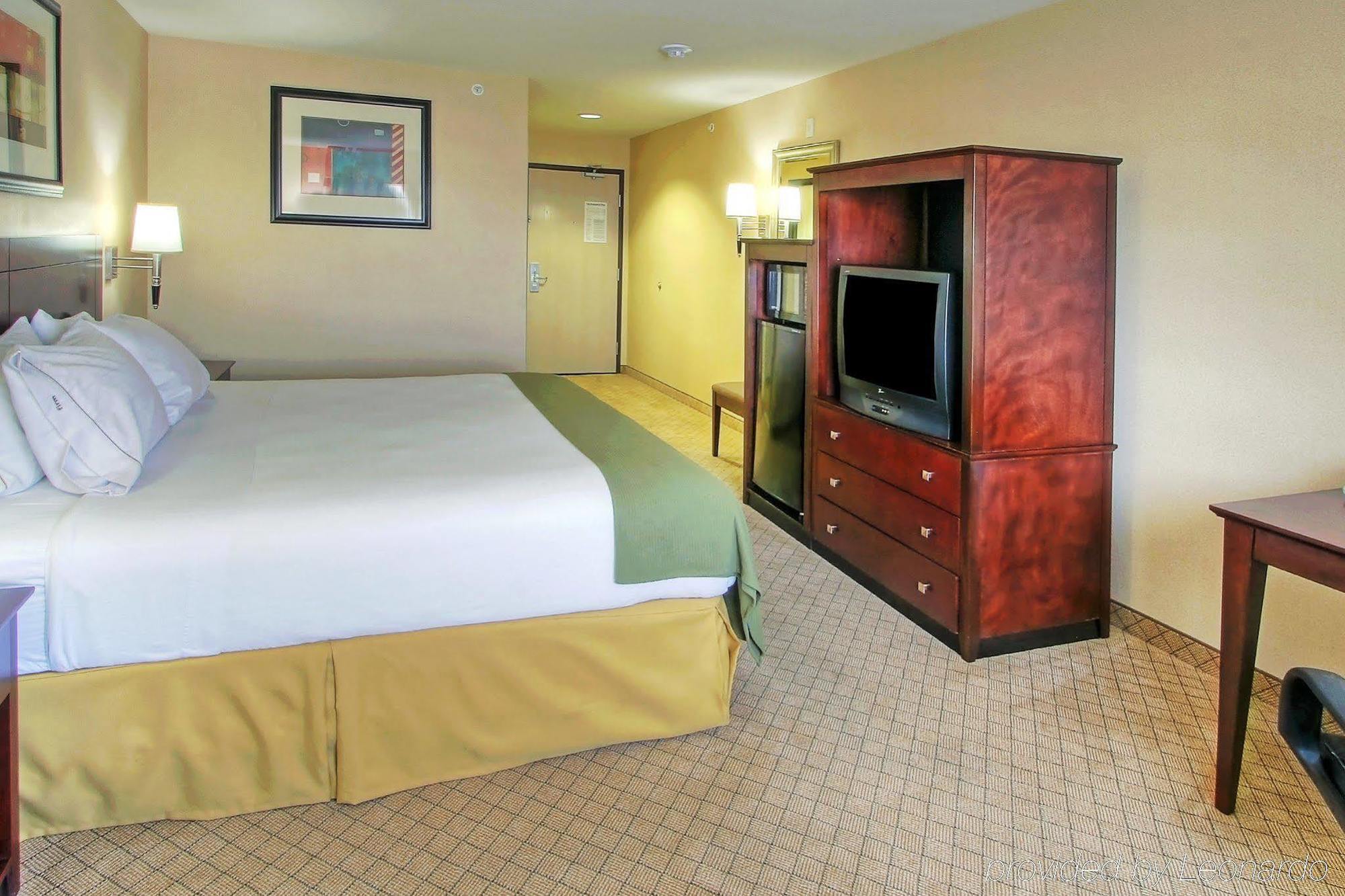 Holiday Inn Express & Suites Portales By Ihg Zimmer foto